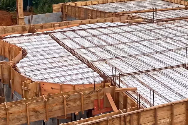 Lajotas de isopor instaladas em uma laje antes da concretagem.